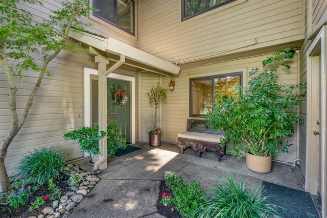 1906 University Park Dr, Sacramento, CA 95825