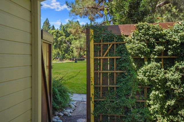 1906 University Park Dr, Sacramento, CA 95825