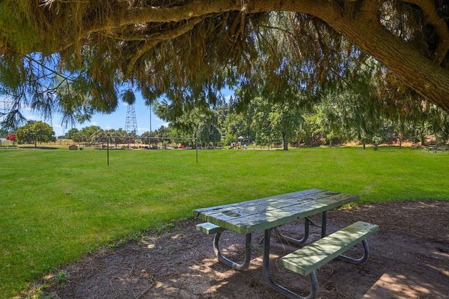 1906 University Park Dr, Sacramento, CA 95825