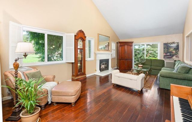 1906 University Park Dr, Sacramento, CA 95825