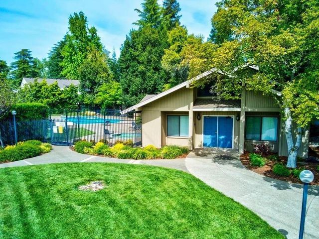 1906 University Park Dr, Sacramento, CA 95825