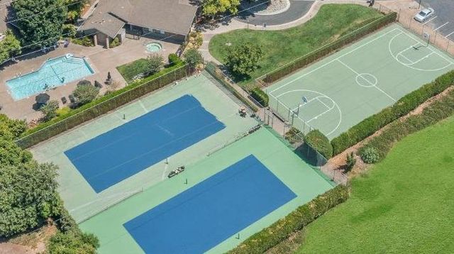 1906 University Park Dr, Sacramento, CA 95825