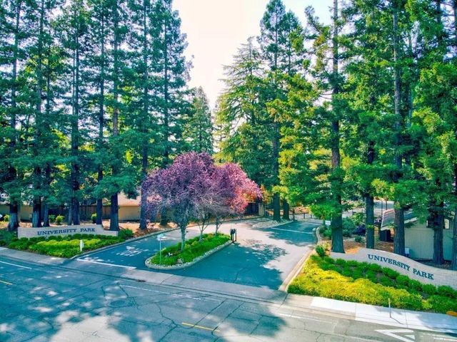 1906 University Park Dr, Sacramento, CA 95825