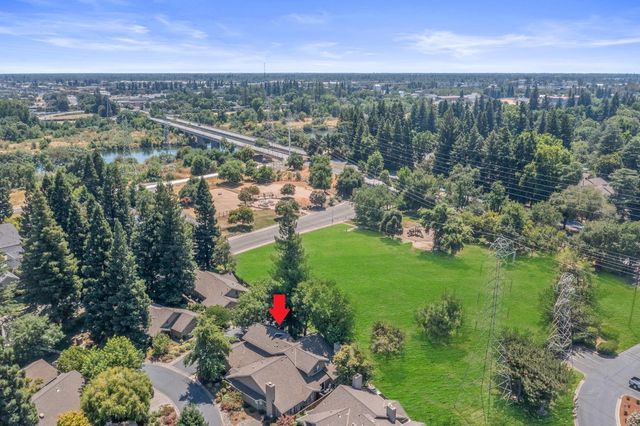 1906 University Park Dr, Sacramento, CA 95825