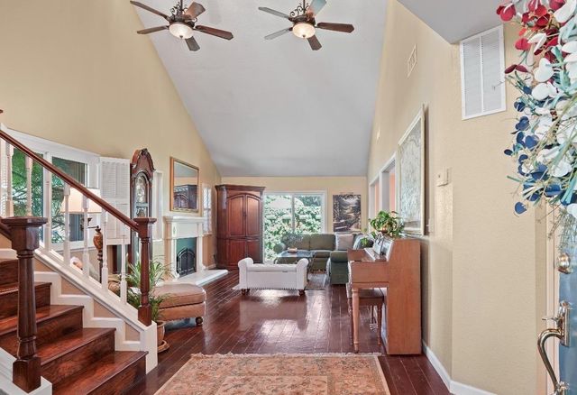 1906 University Park Dr, Sacramento, CA 95825