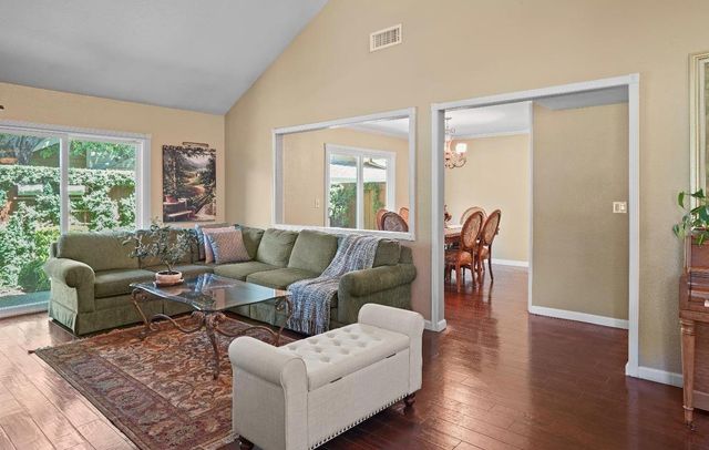 1906 University Park Dr, Sacramento, CA 95825