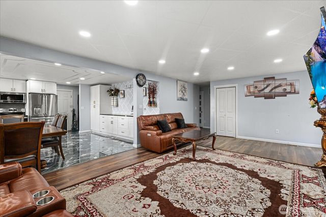 5537 S 119th St, Seattle, WA 98178