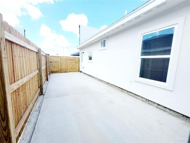 2201 S Pamplona Street 4, Pharr, TX 78577