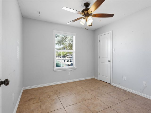 1613 Grassy View Drive, Fort Worth, TX 76177