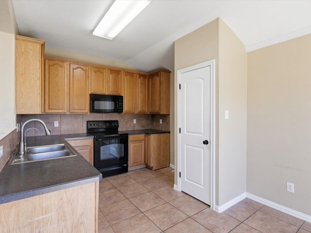 1613 Grassy View Drive, Fort Worth, TX 76177