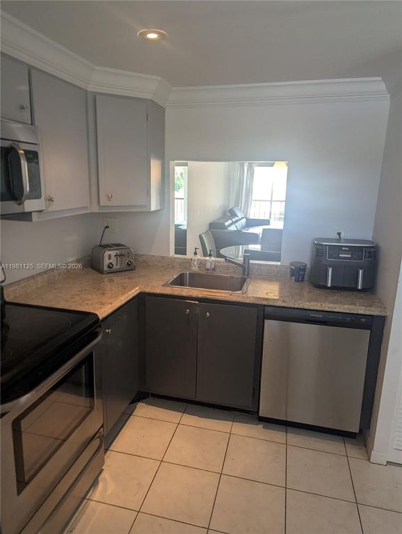 3920 Inverrary Blvd 204C, Lauderhill, FL 33319