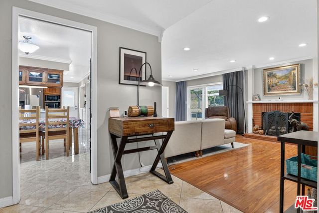 212 E Avenida De Los Arboles, Thousand Oaks, CA 91360