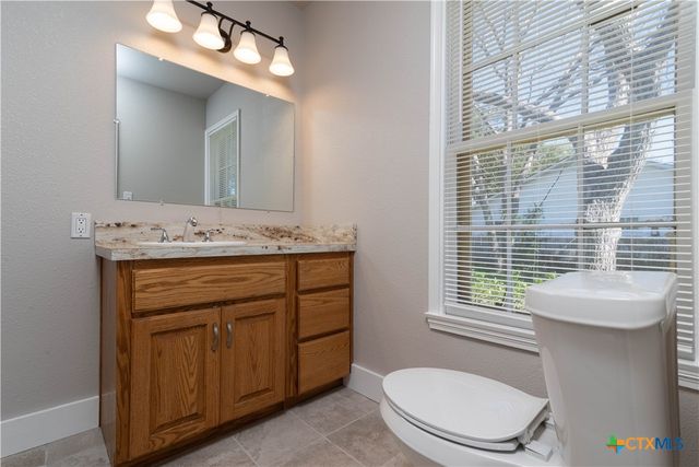 609 S Pecan Avenue, Luling, TX 78648