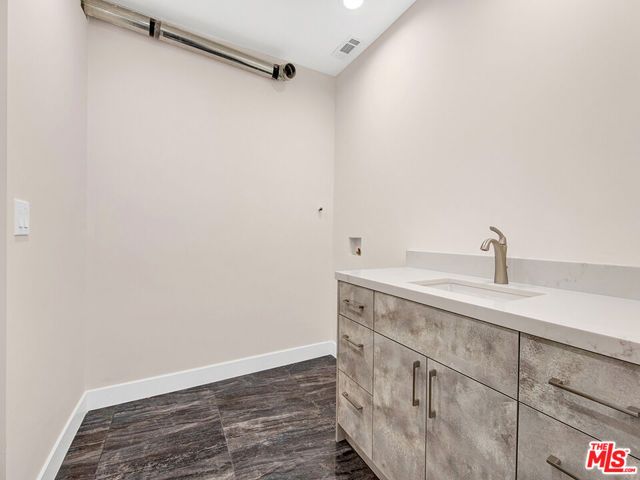 1325 Valley View Road 201, Glendale, CA 91202