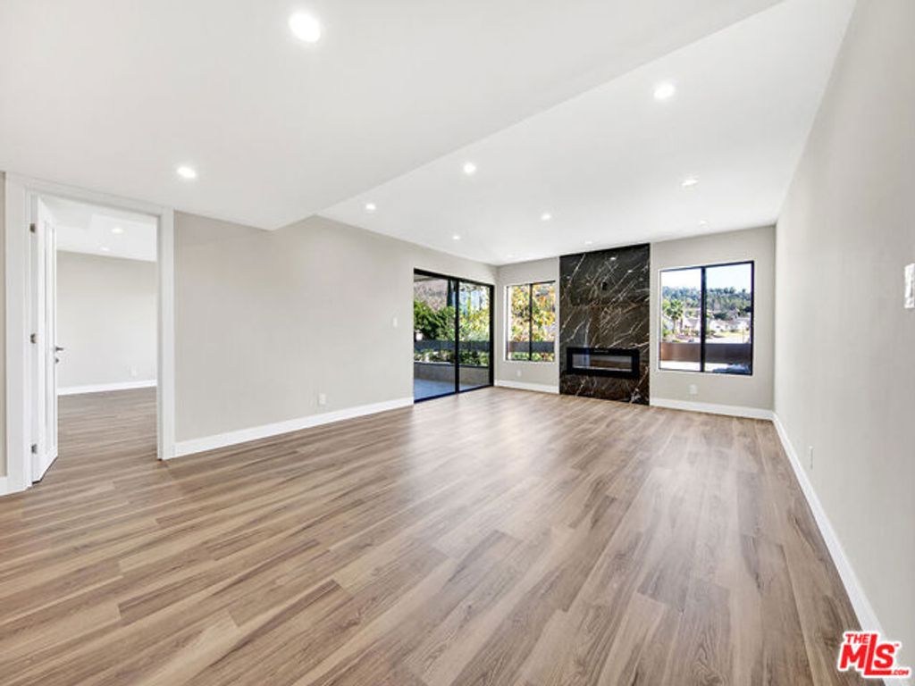 1325 Valley View Road 201, Glendale, CA 91202