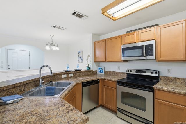 7323 Snowden Rd Apt 1304, San Antonio, TX 78240