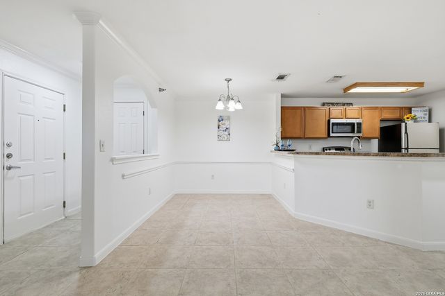 7323 Snowden Rd Apt 1304, San Antonio, TX 78240