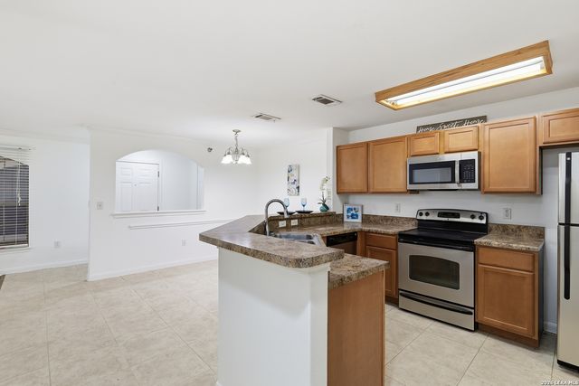 7323 Snowden Rd Apt 1304, San Antonio, TX 78240