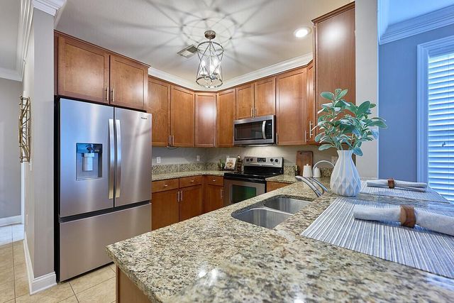 936 Perry Street, 204, Columbus, OH 43215