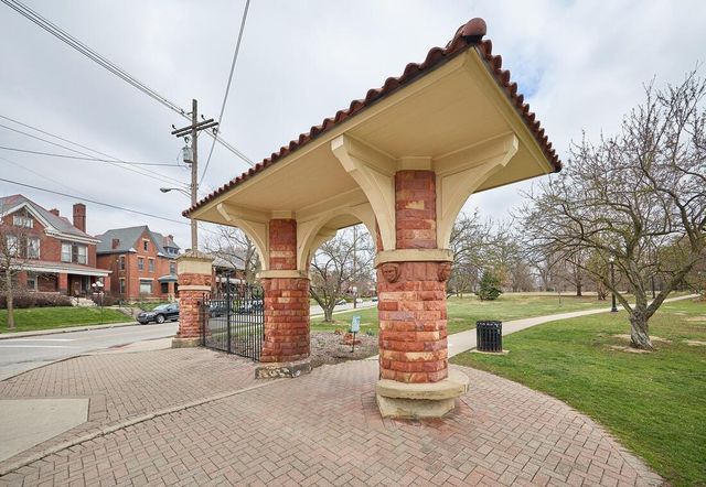 936 Perry Street, 204, Columbus, OH 43215