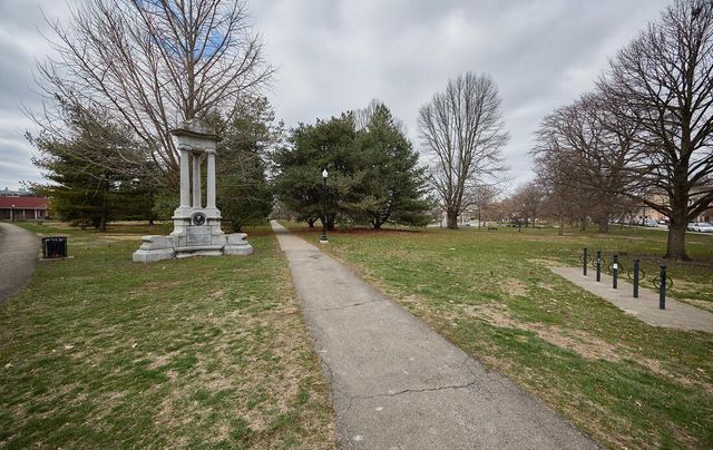 936 Perry Street, 204, Columbus, OH 43215