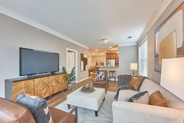 936 Perry Street, 204, Columbus, OH 43215