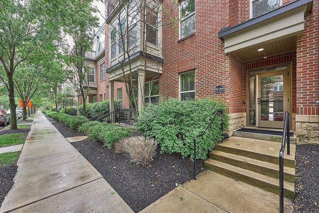 936 Perry Street, 204, Columbus, OH 43215
