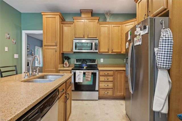 8194 Manor DR, Gloucester, VA 23061