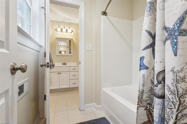 8194 Manor DR, Gloucester, VA 23061