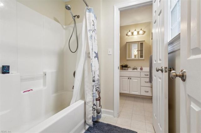 8194 Manor DR, Gloucester, VA 23061