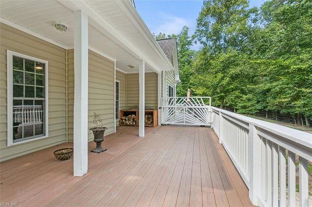 8194 Manor DR, Gloucester, VA 23061