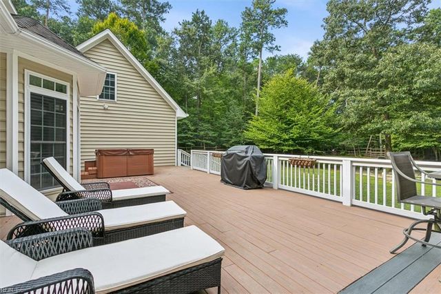 8194 Manor DR, Gloucester, VA 23061