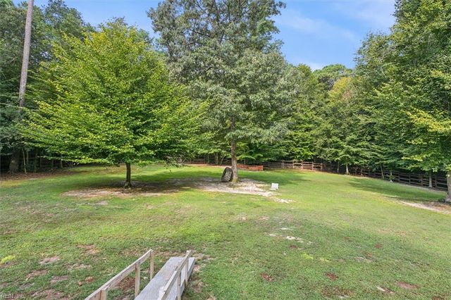 8194 Manor DR, Gloucester, VA 23061