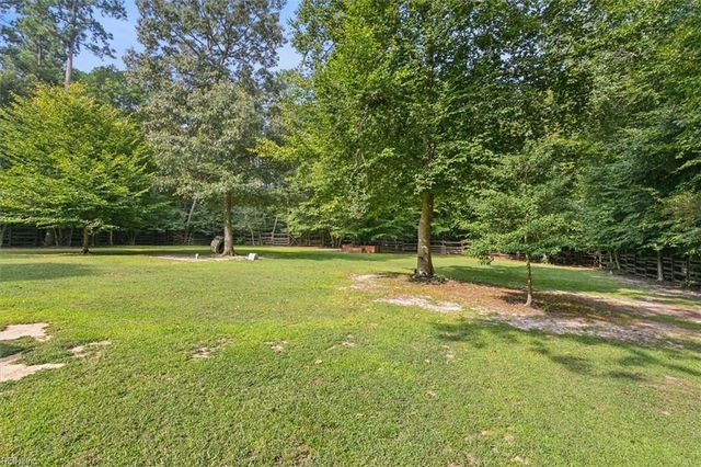 8194 Manor DR, Gloucester, VA 23061