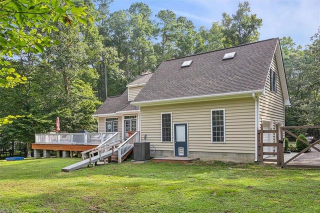 8194 Manor DR, Gloucester, VA 23061