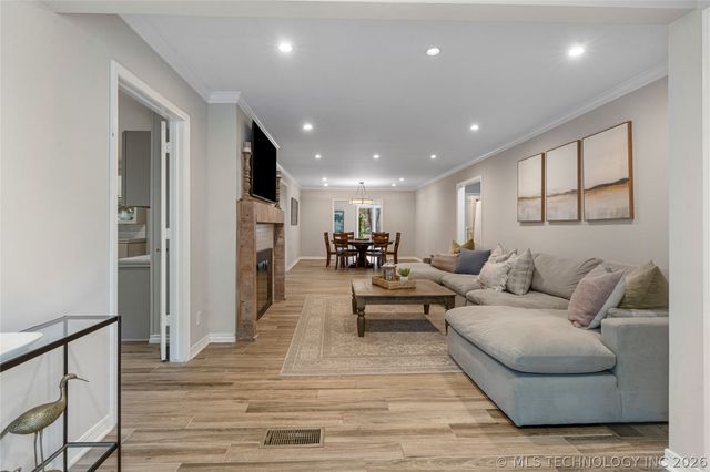 2521 S Birmingham Place, Tulsa, OK 74114