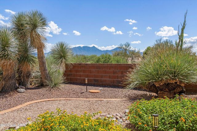 939 W Ashworth Road, Green Valley, AZ 85614