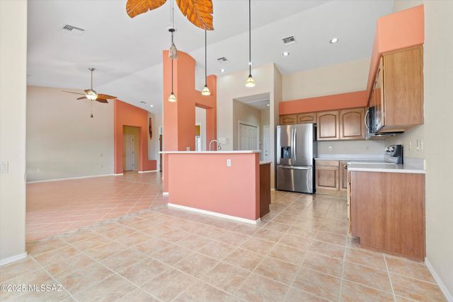 939 W Ashworth Road, Green Valley, AZ 85614