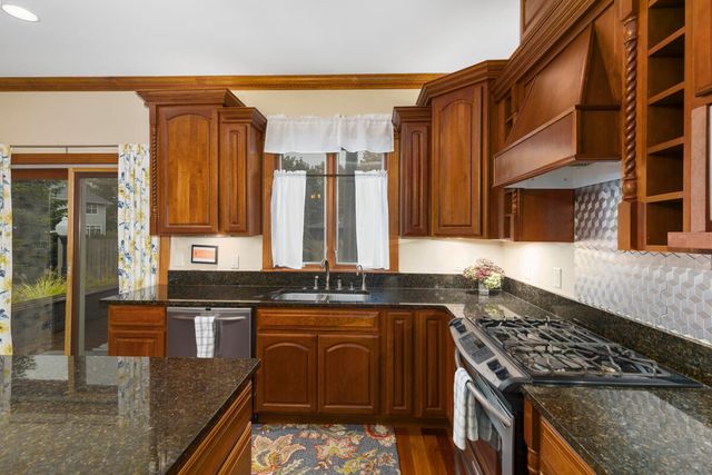 11 E Chestnut Street 1, Douglas, MI 49406