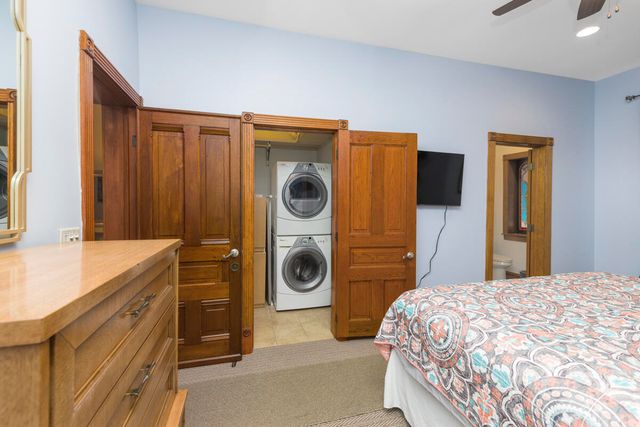 11 E Chestnut Street 1, Douglas, MI 49406