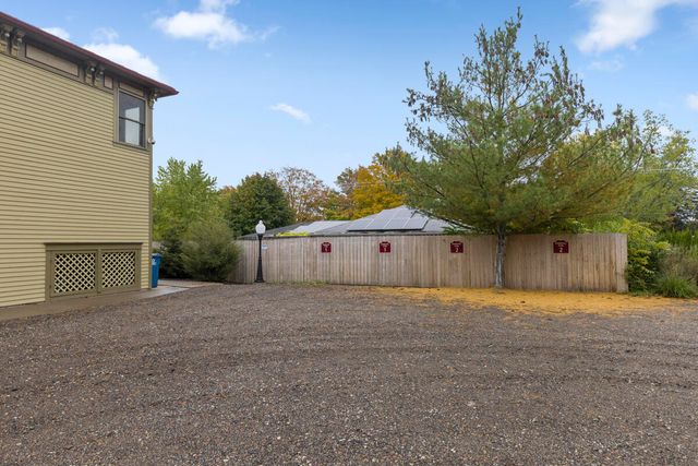 11 E Chestnut Street 1, Douglas, MI 49406