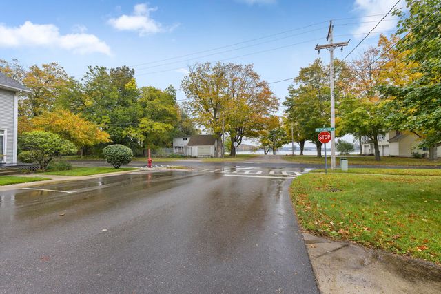 11 E Chestnut Street 1, Douglas, MI 49406