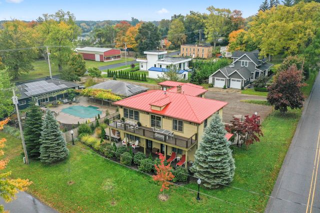 11 E Chestnut Street 1, Douglas, MI 49406