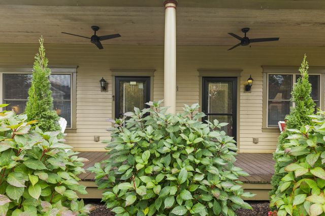 11 E Chestnut Street 1, Douglas, MI 49406