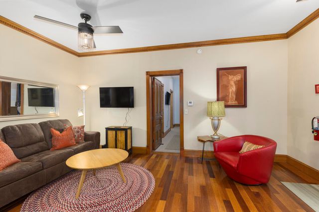 11 E Chestnut Street 1, Douglas, MI 49406