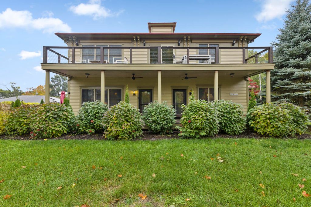 11 E Chestnut Street 1, Douglas, MI 49406