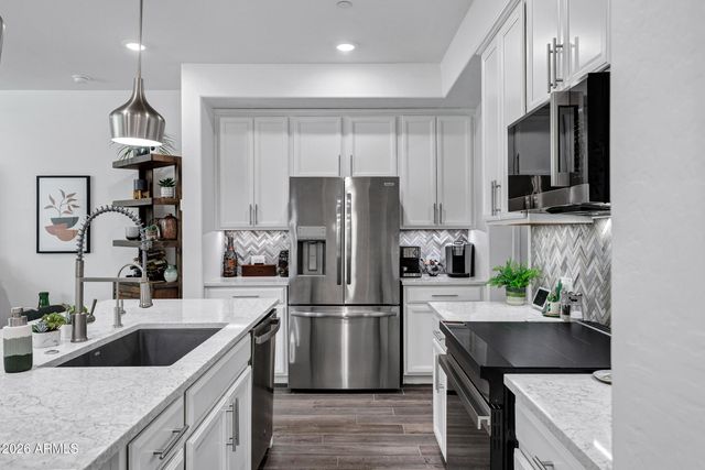 1825 E HAMPTON Lane 106, Gilbert, AZ 85295