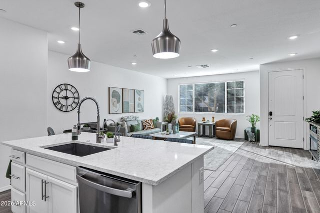 1825 E HAMPTON Lane 106, Gilbert, AZ 85295