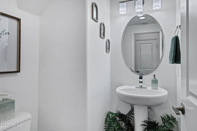 1825 E HAMPTON Lane 106, Gilbert, AZ 85295