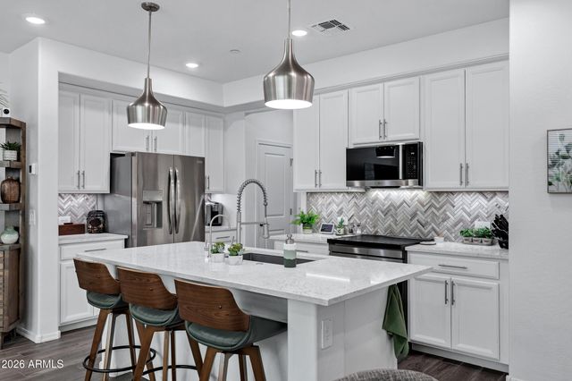 1825 E HAMPTON Lane 106, Gilbert, AZ 85295